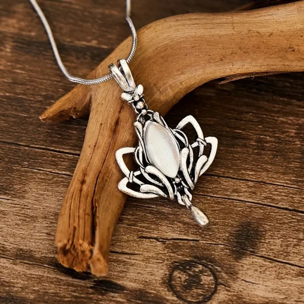 NWOT - Lotus Blossom Pendant Necklace